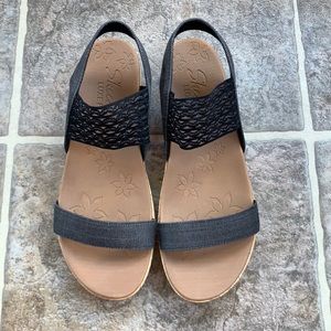 NWOT Skechers wedge sandals